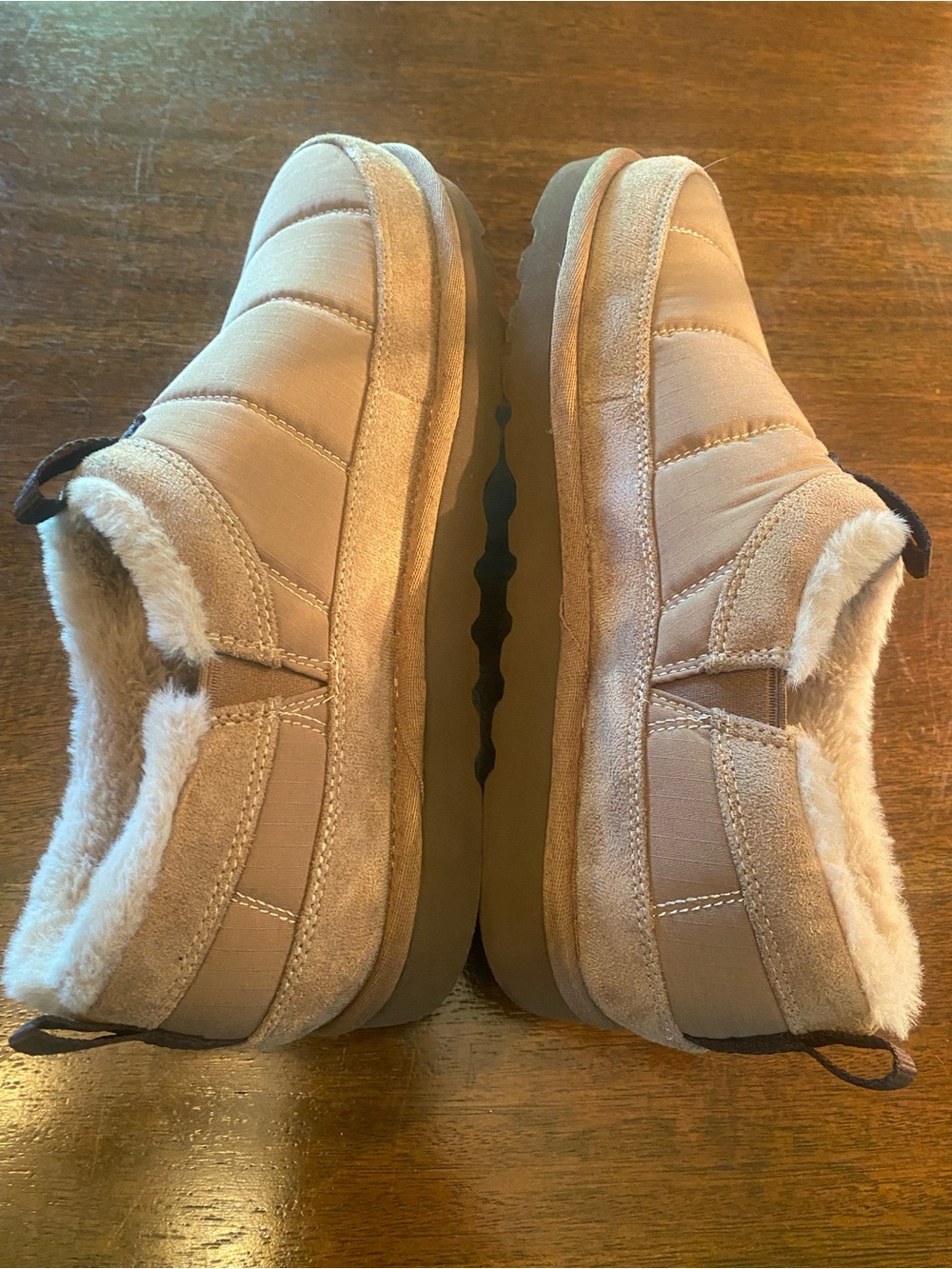 Skechers Relaxed Fit Luxe Foam Mens 8.5 Tan Quilted Fleece Lined Slippers Shoes